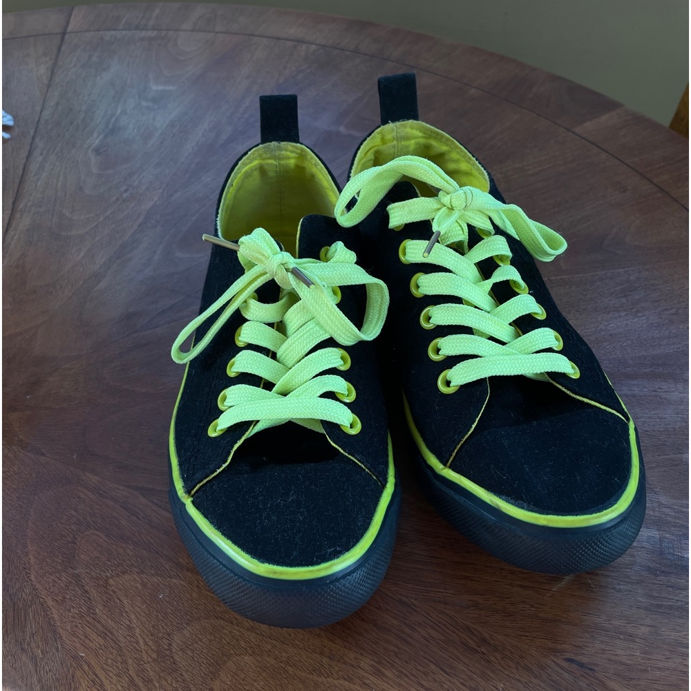 Girls canvas sneakers NWOT